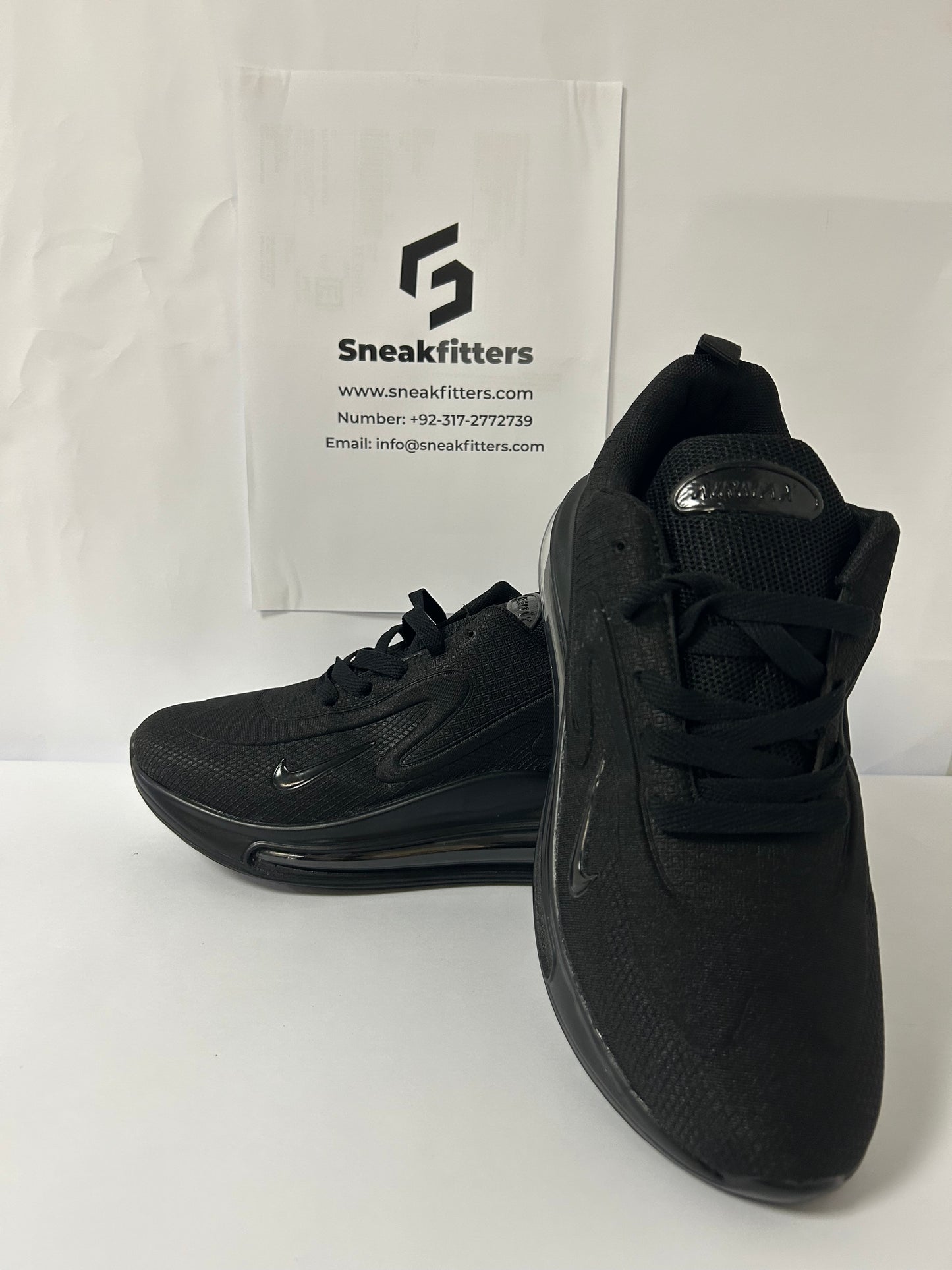 NKE Air Max 720 - All Black