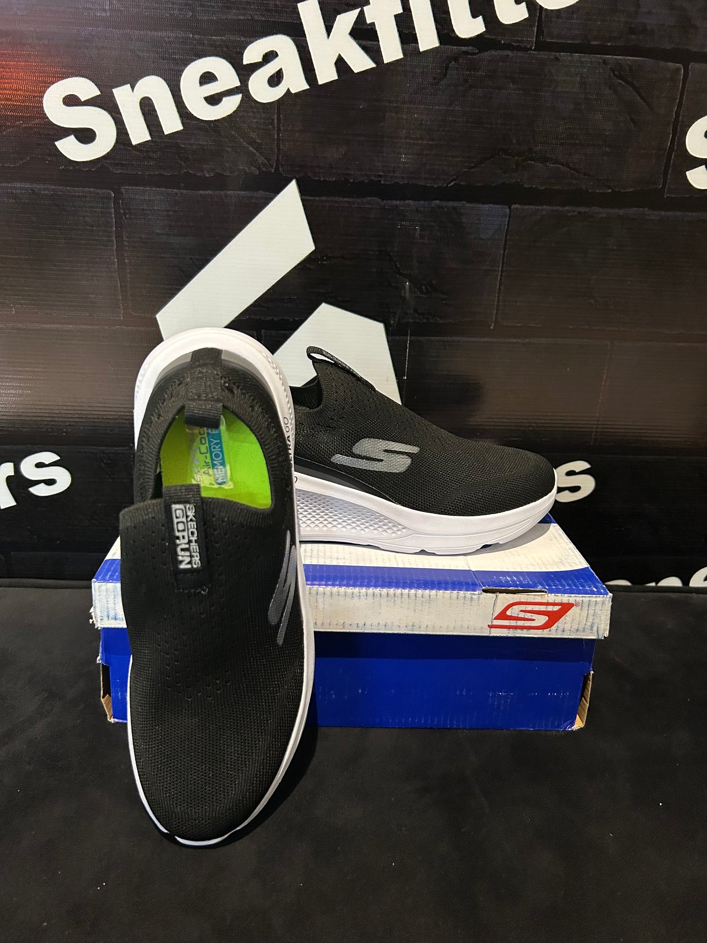 Skecher - Ultra Go - Upraise - Black White
