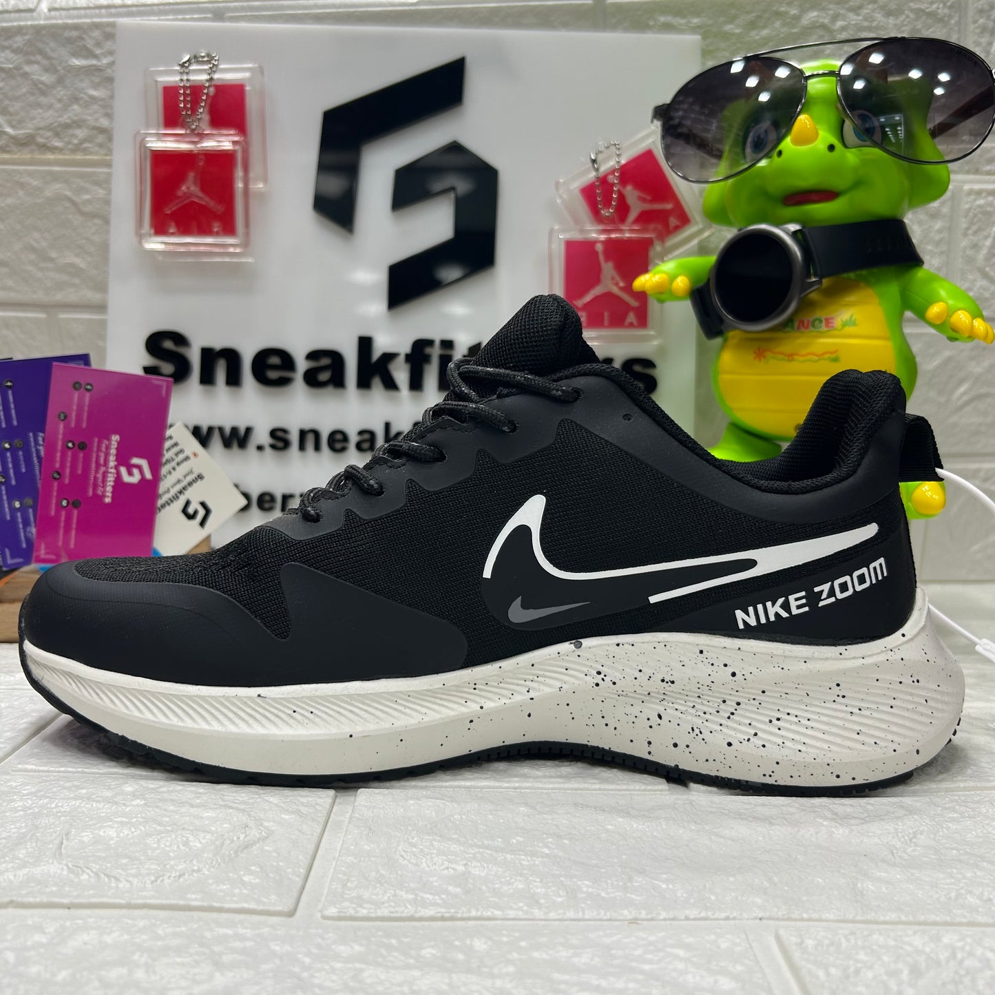 NK - Air Zoom - Black / White