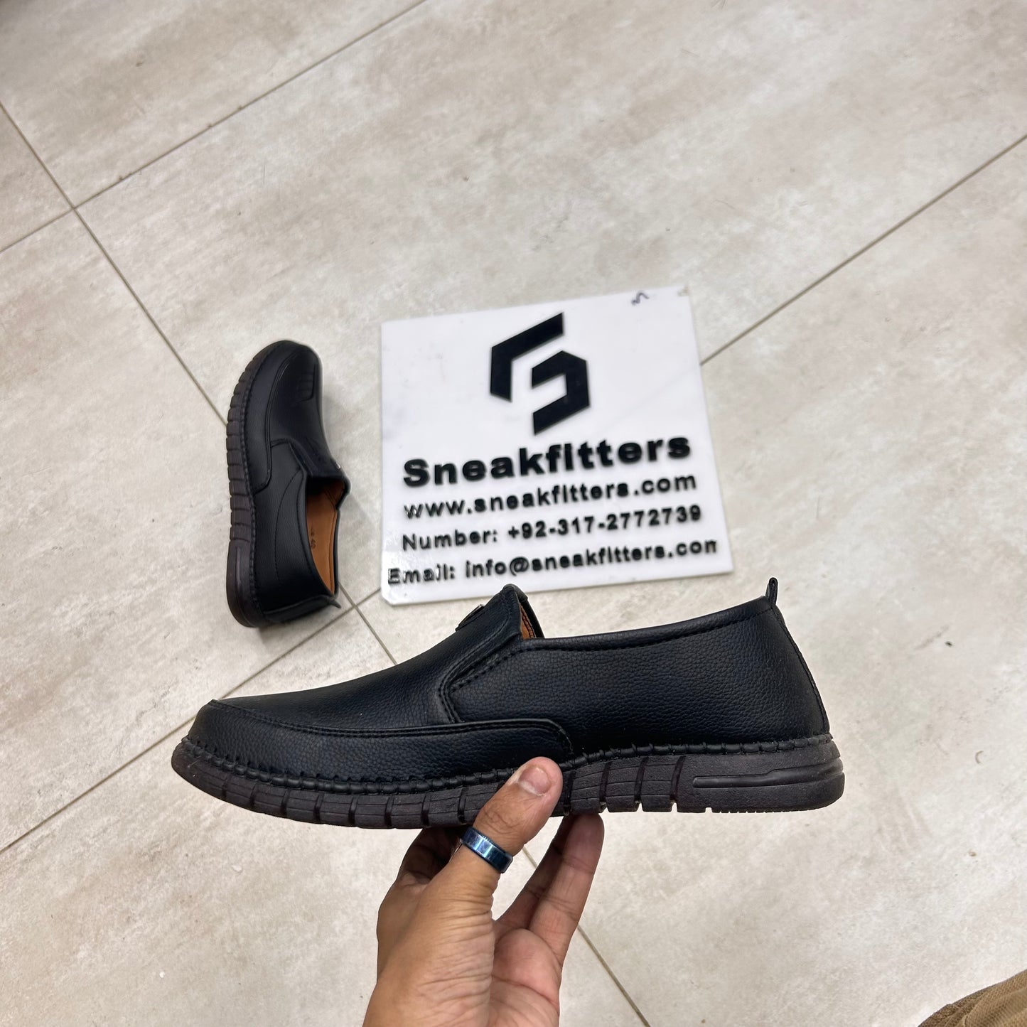 Clarks Shoes - D9 - Black