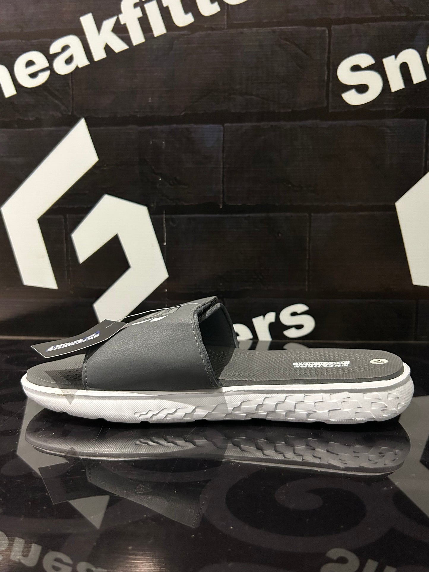Skecher - D1 - Slides - Grey