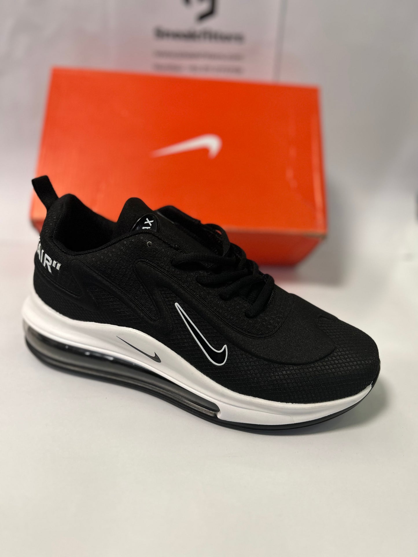 NKE Air Max 720 - Black White 2.0