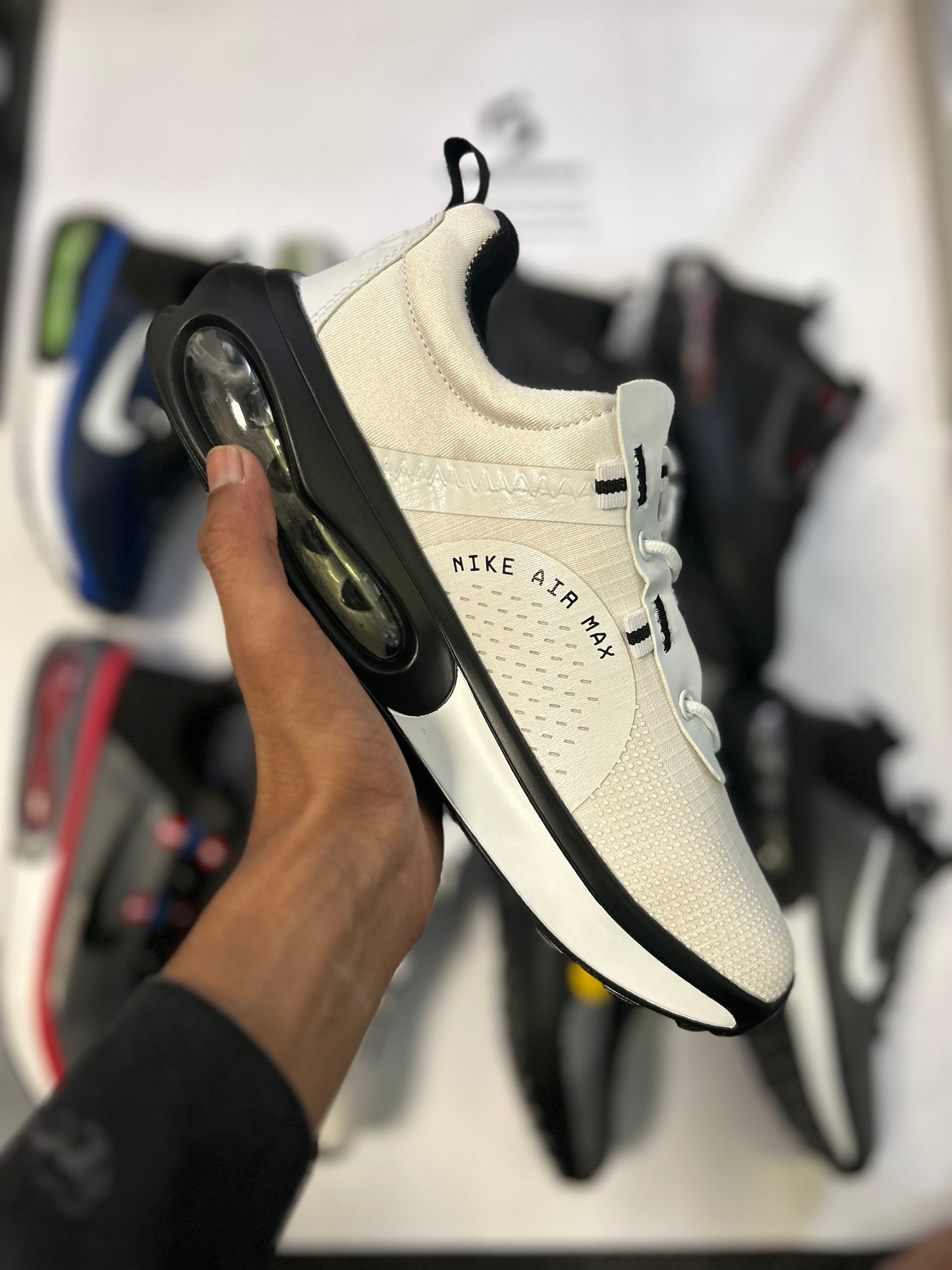 NKE Air Max - 2k21 - white with Black