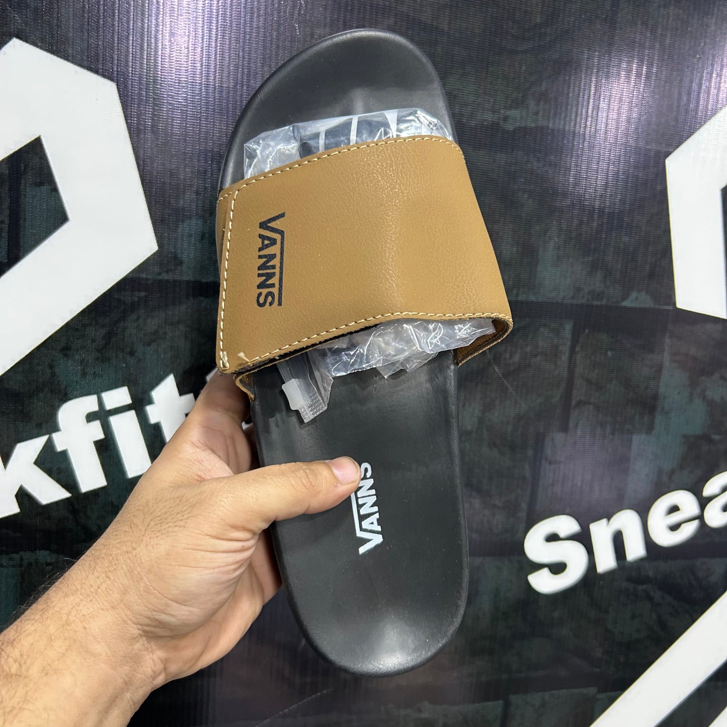 Vanns - Slides D2 - Brown