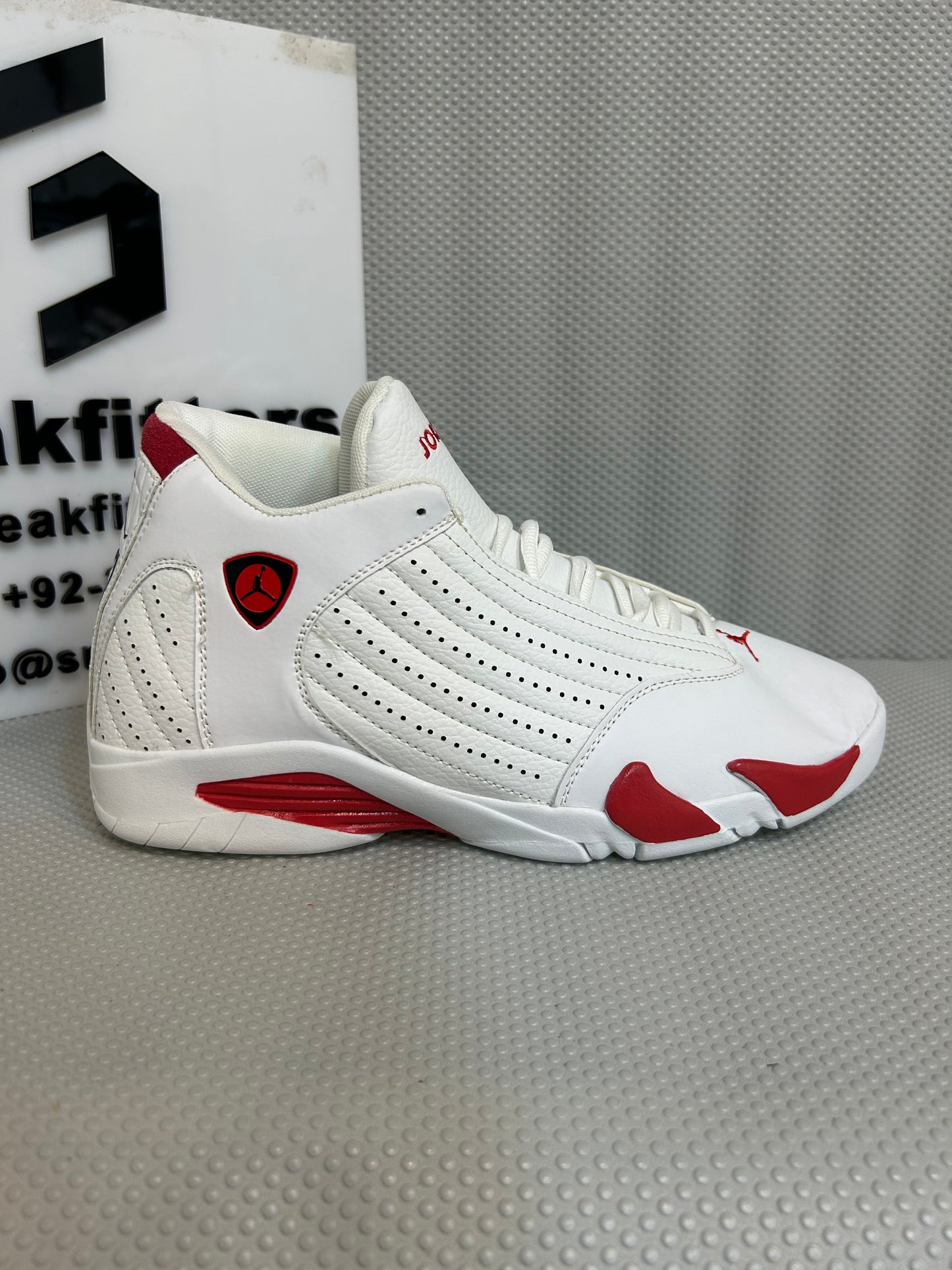AR JDN 14 - Retro - White Red