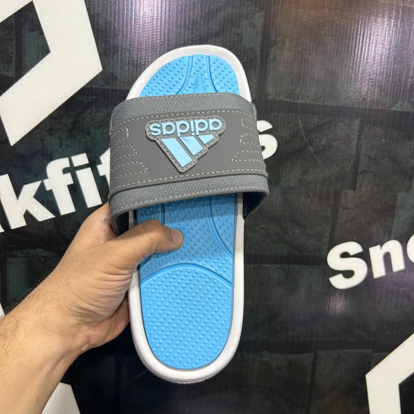 Ad - D1 - Slides - Grey / White