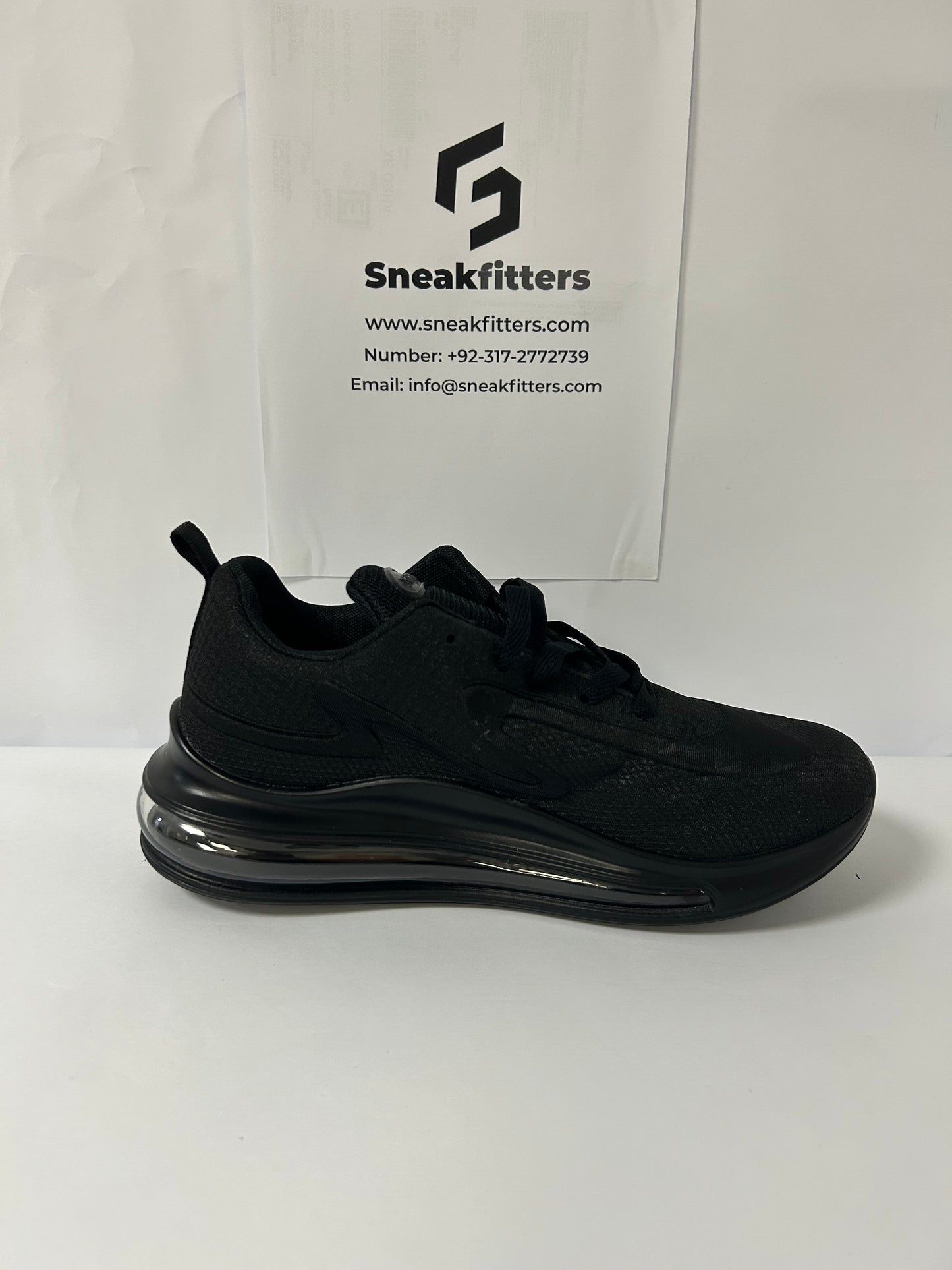 NKE Air Max 720 - All Black