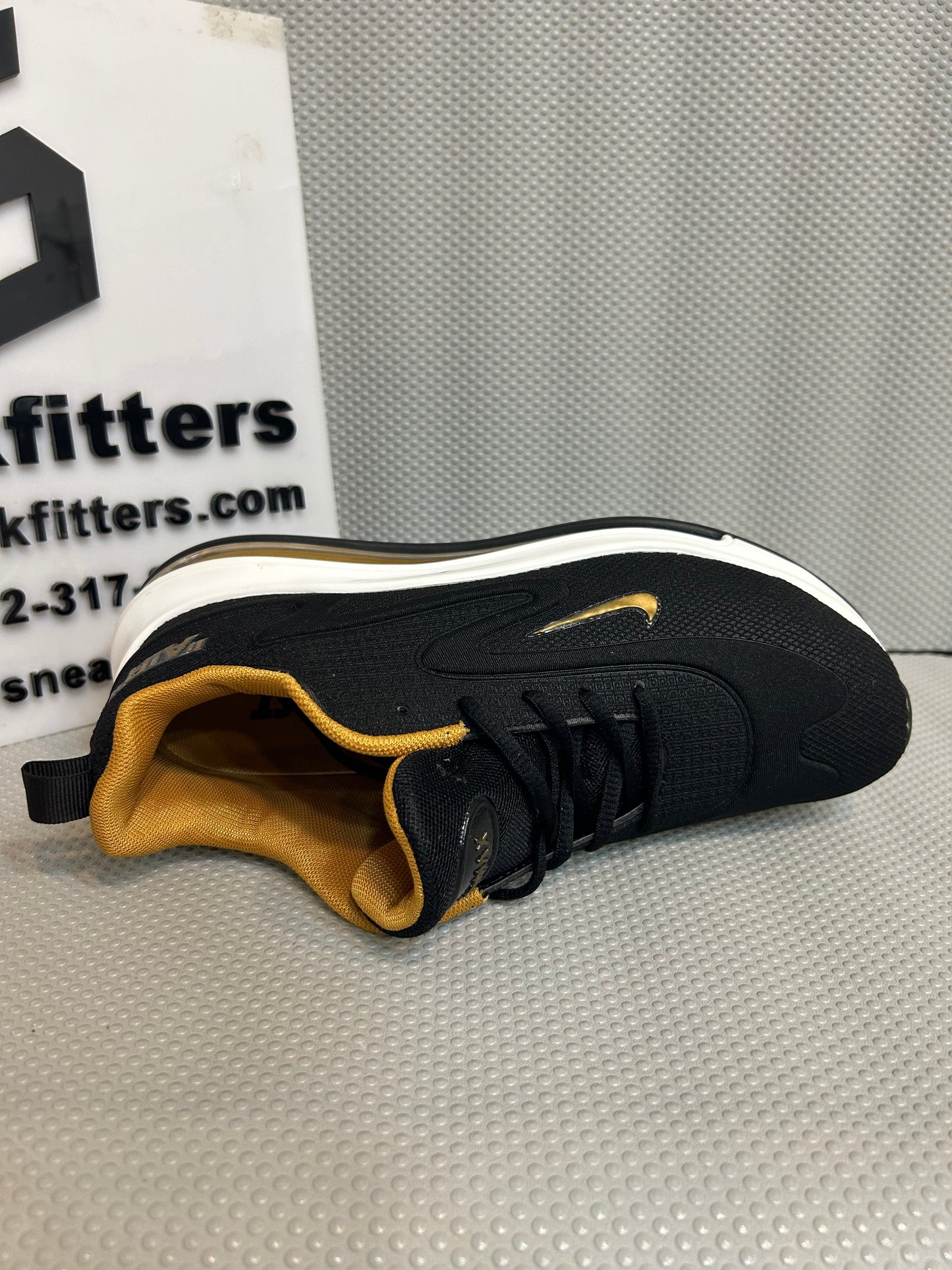 Air Max 720 - Black Golden