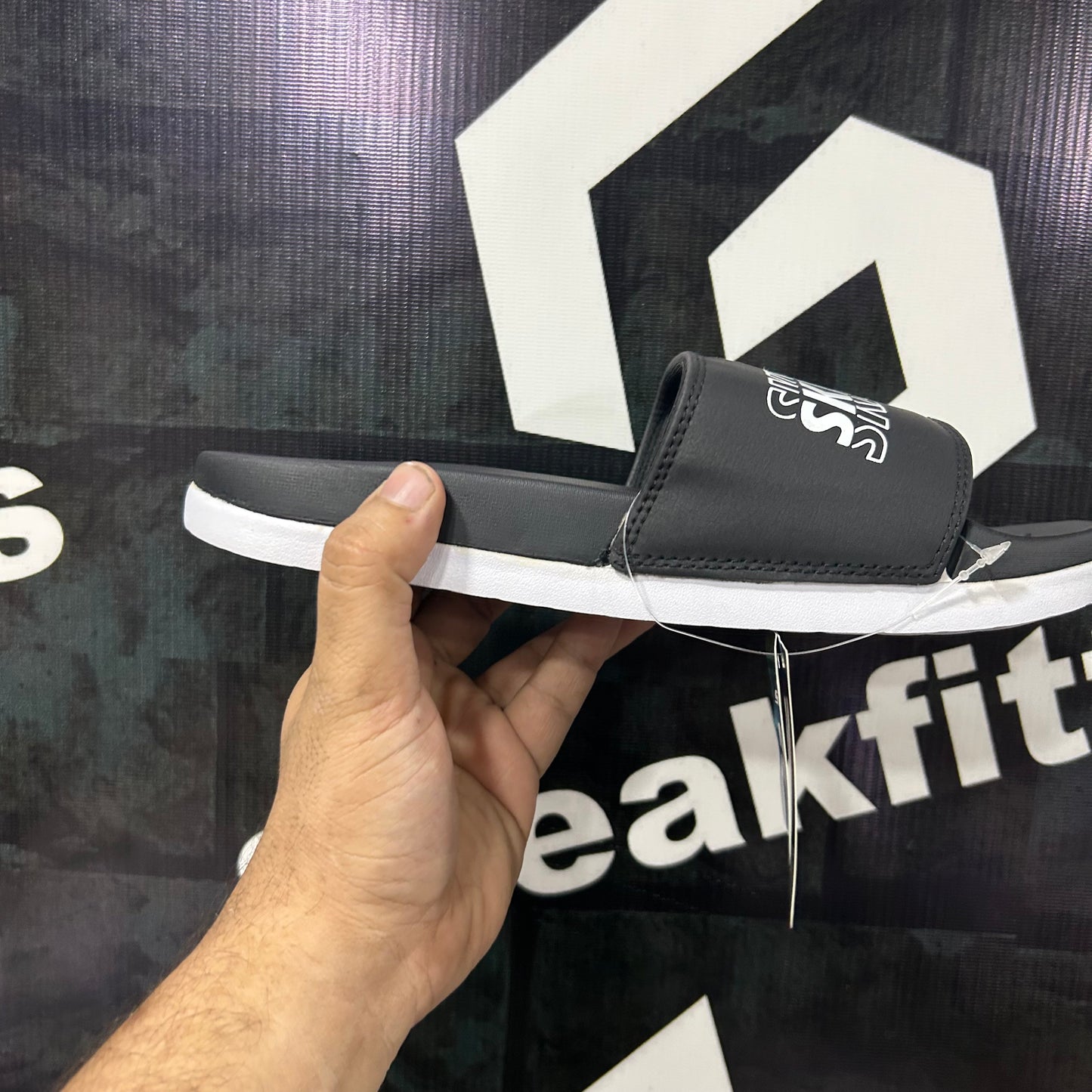 Skecher - D8 - Slides - Black White