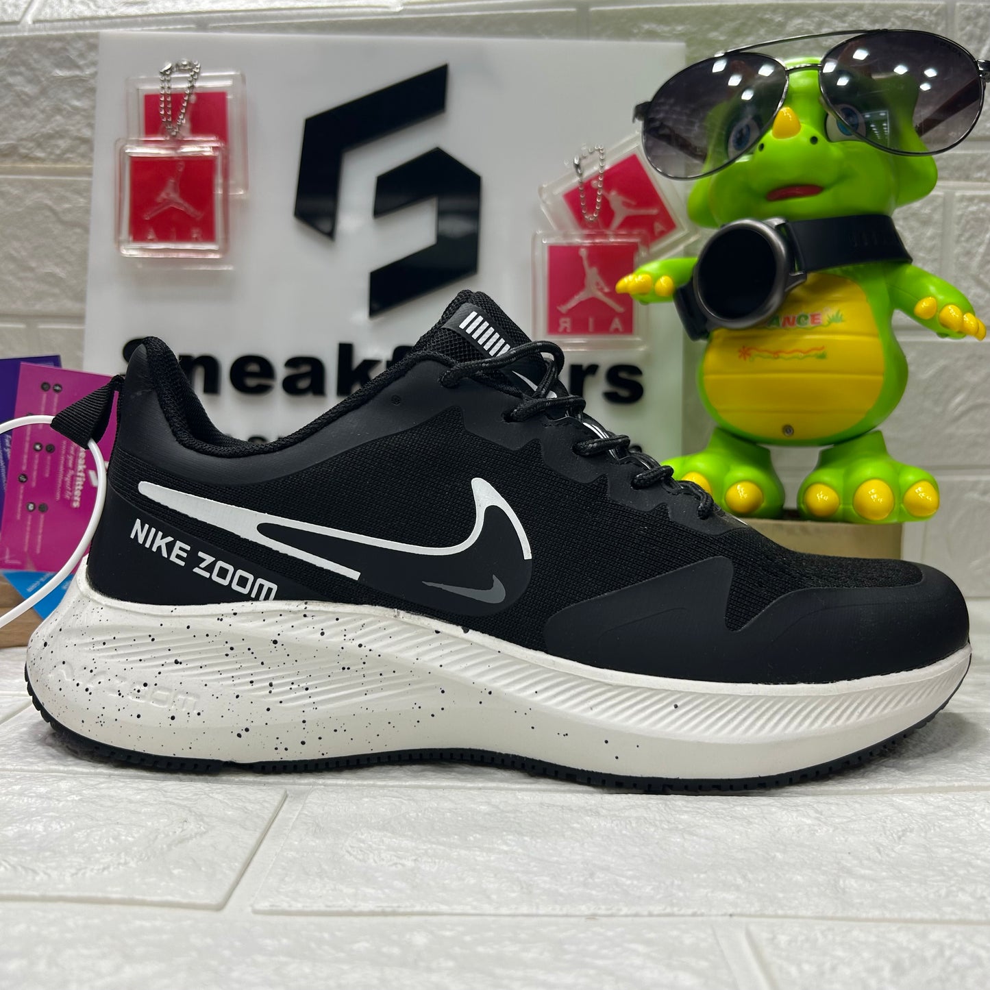 NK - Air Zoom - Black / White
