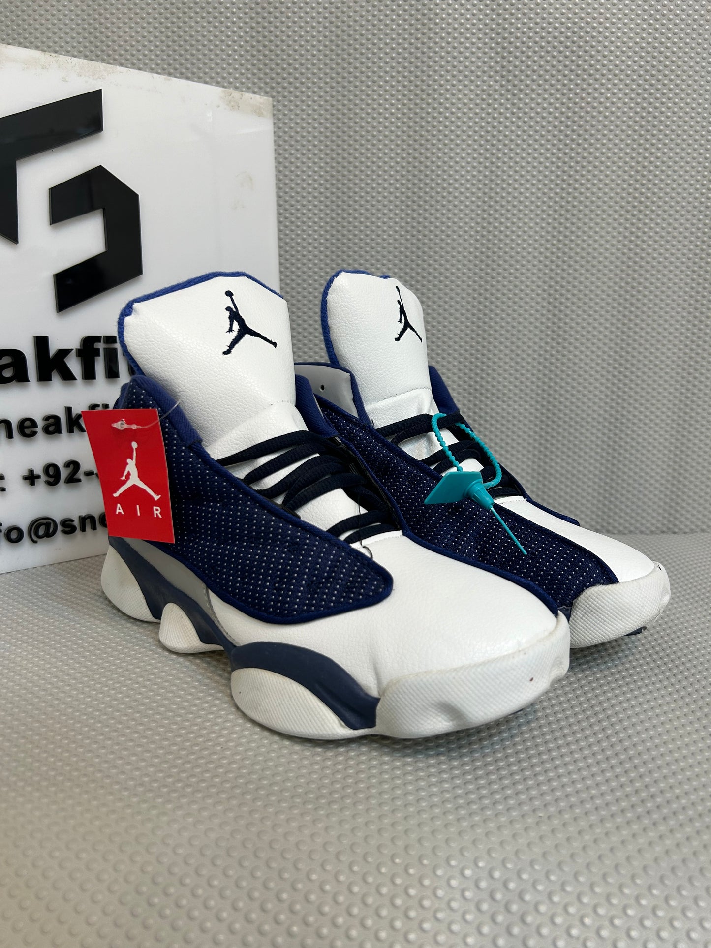 AR JDN 13 - Retro Gym - Blue White