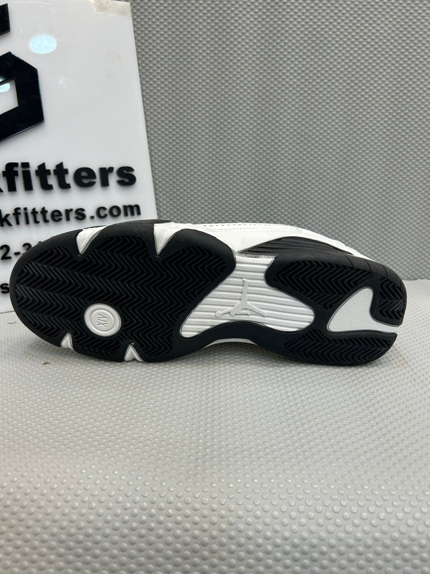 AR JDN 14 - Retro - White Black