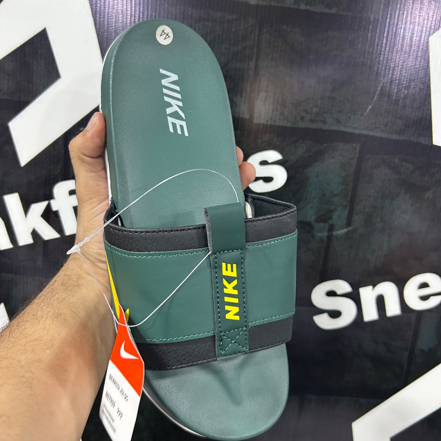 NKE - Slides - D7 - Green