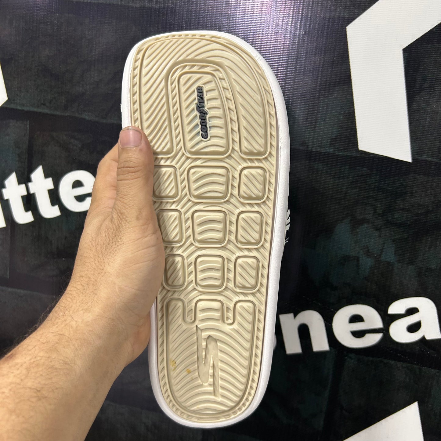 Skecher - D7 - Slides - White