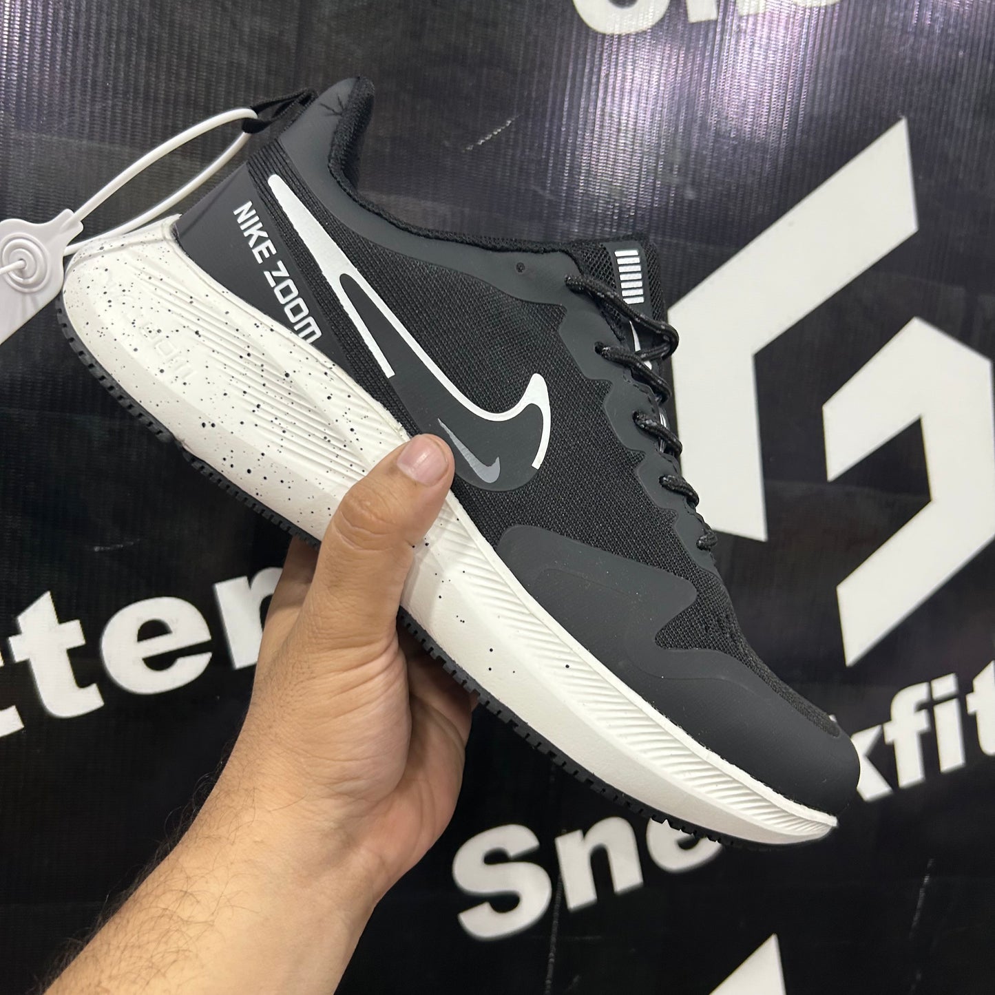 NK - Air Zoom - Black / White