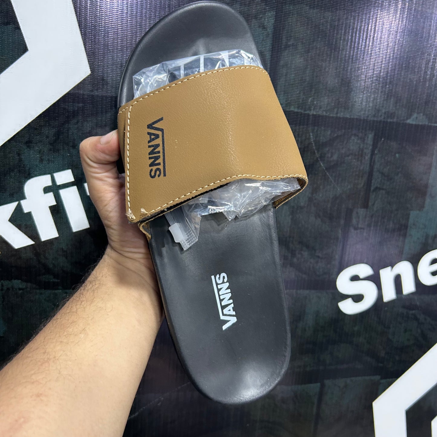 Vanns - Slides D2 - Brown