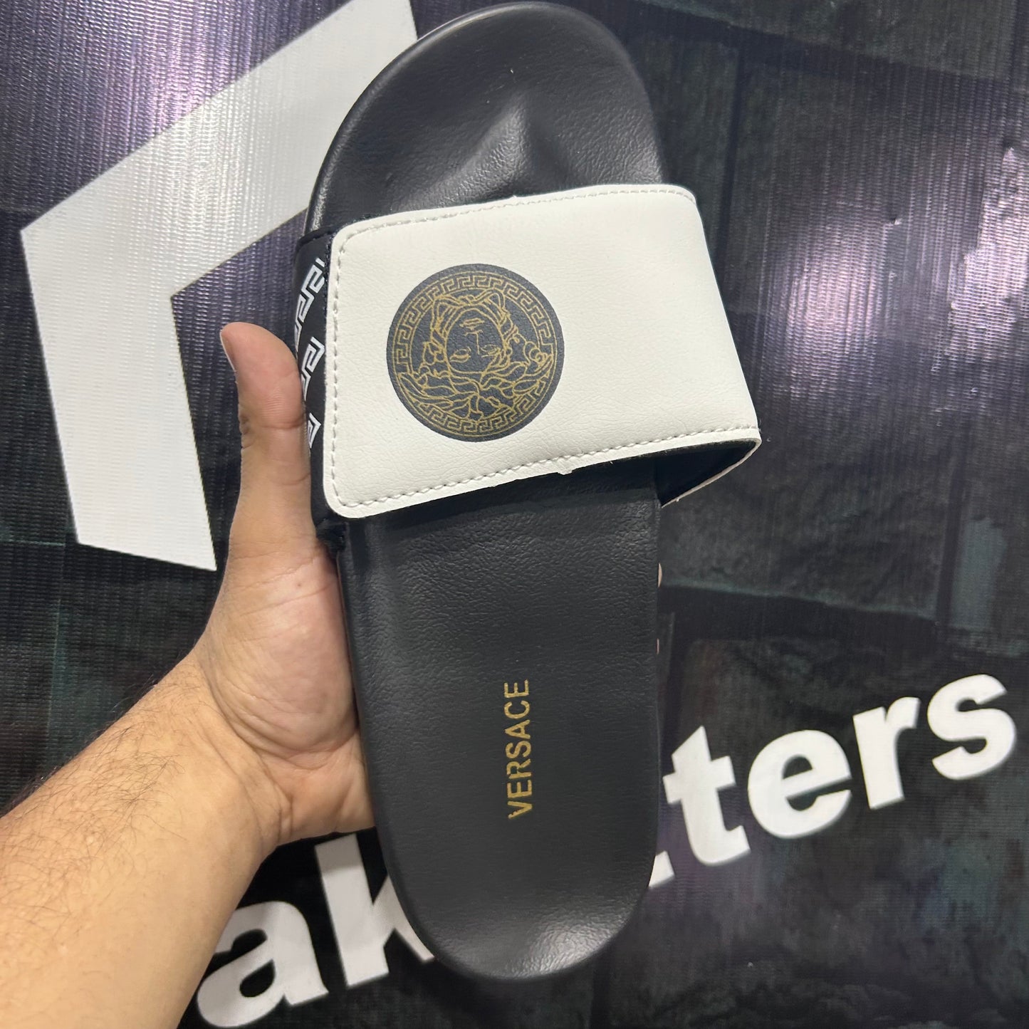 Versac - D1 - Slides - White