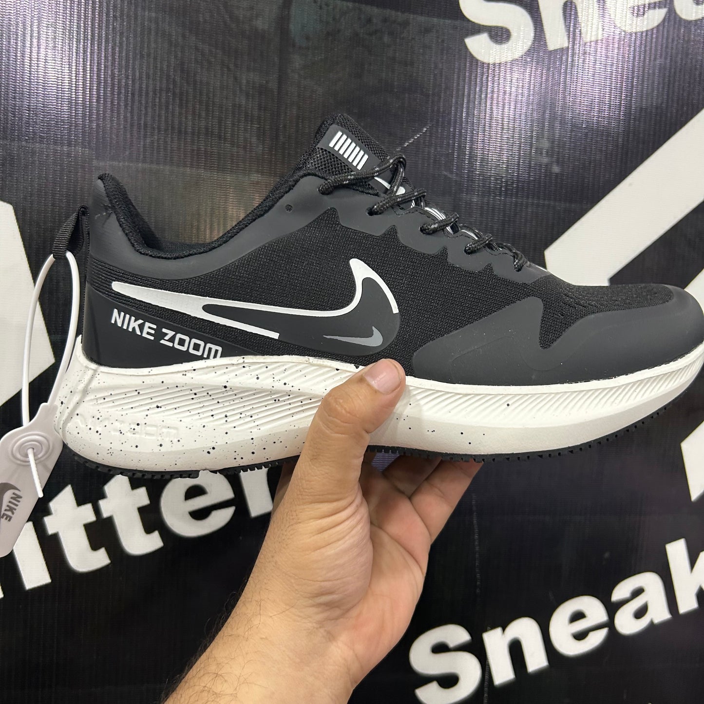 NK - Air Zoom - Black / White