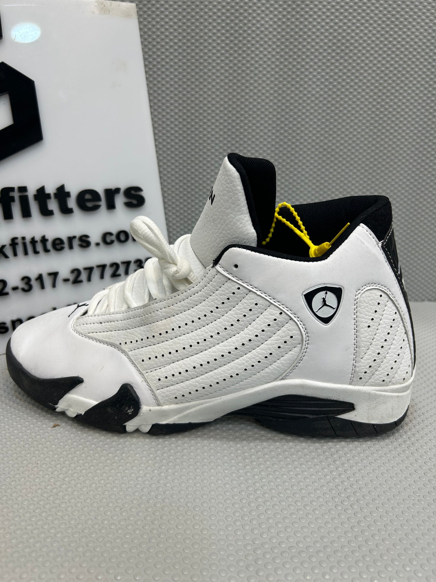 AR JDN 14 - Retro - White Black