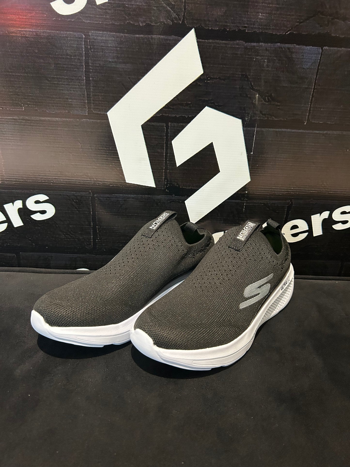 Skecher - Ultra Go - Upraise - Black White