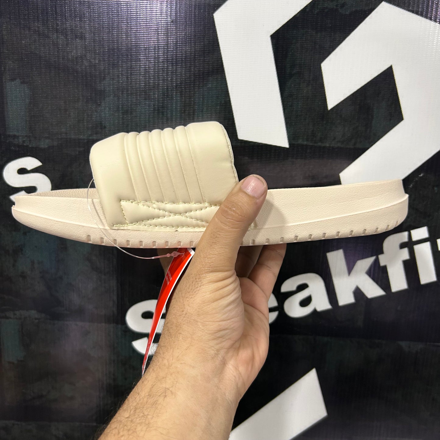 NKE - Slides - D3 - Beige