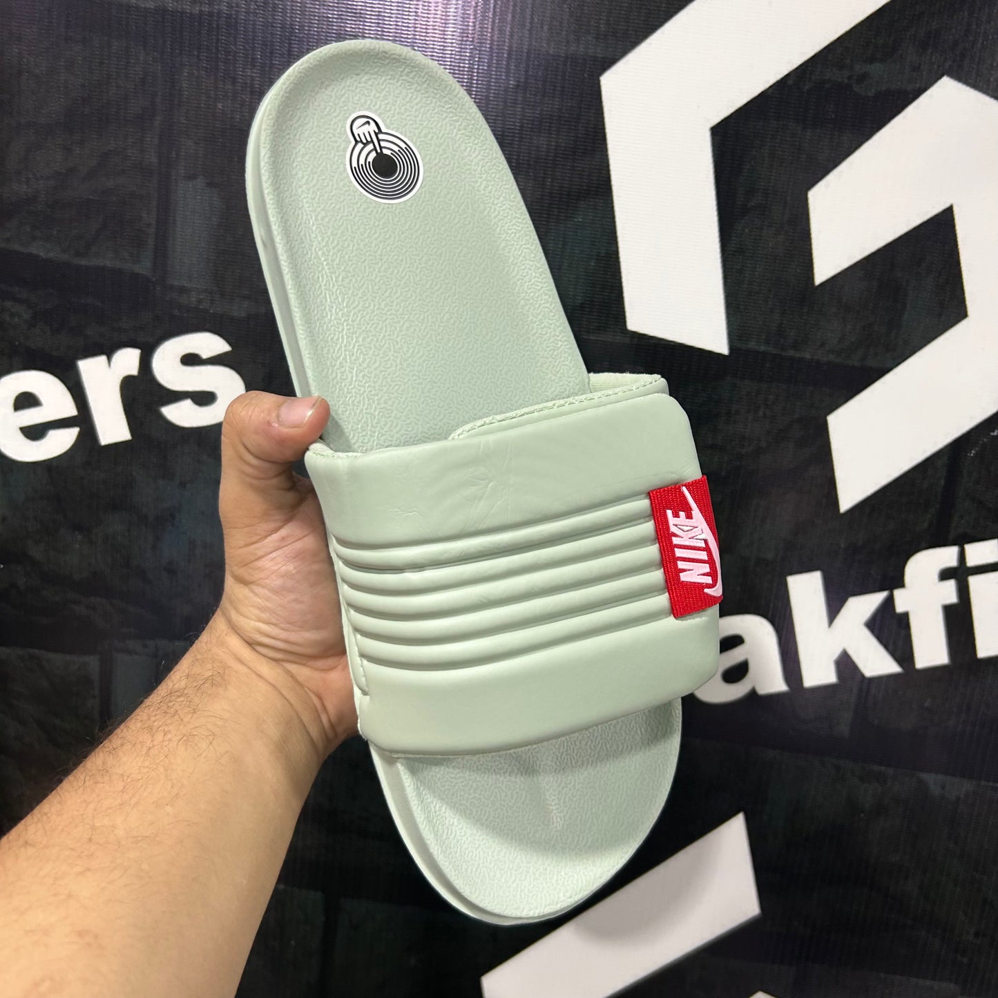 NKE - Slides - D3 - Light Blue