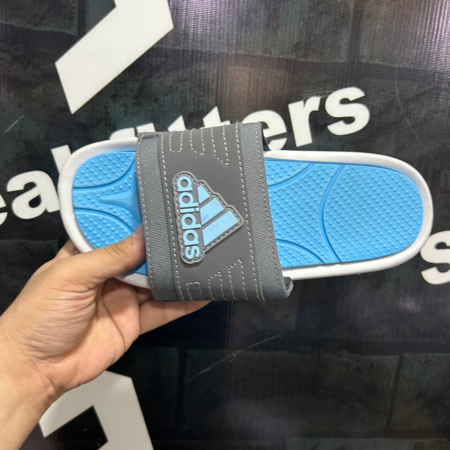 Ad - D1 - Slides - Grey / White