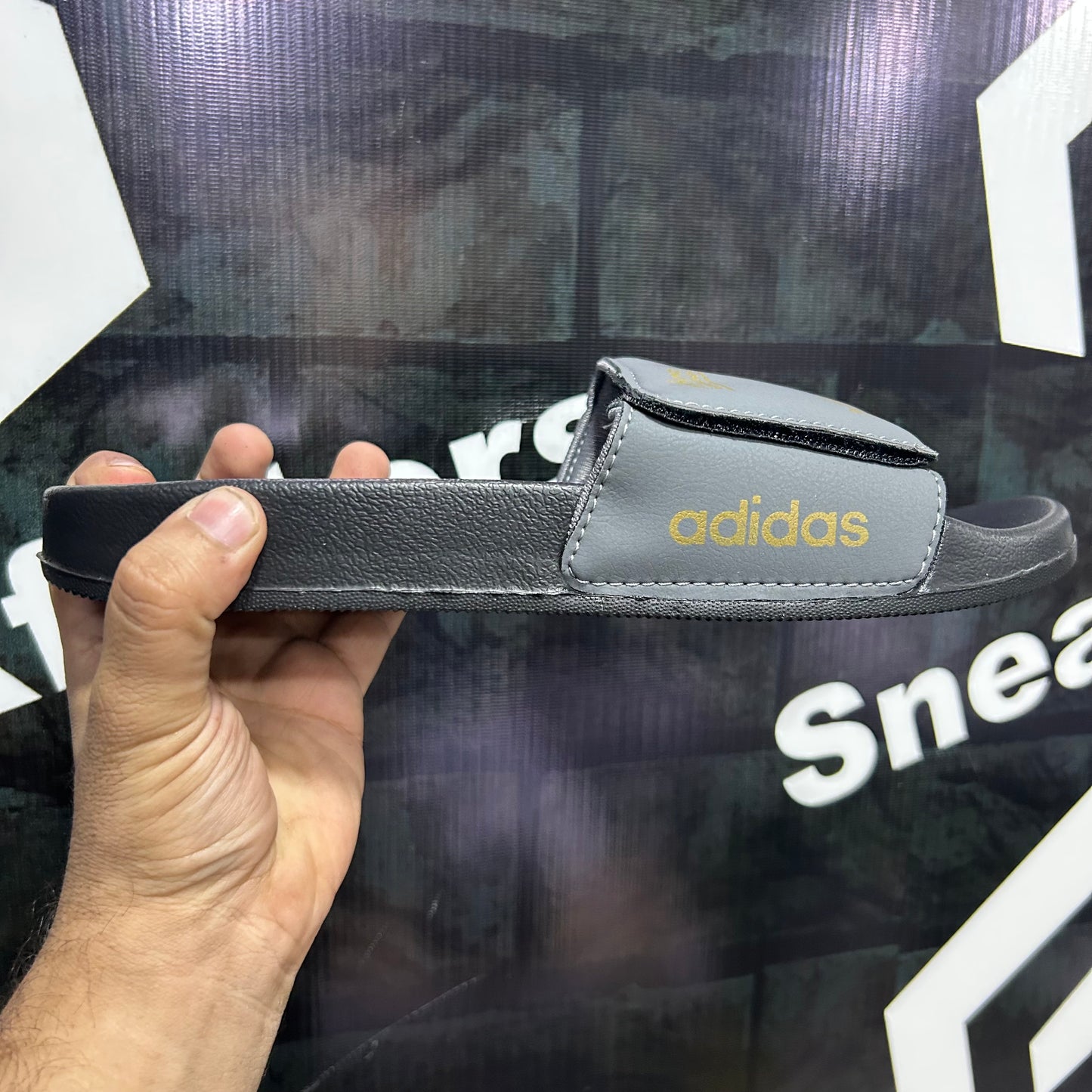Ad - D7 - Slides - Gray