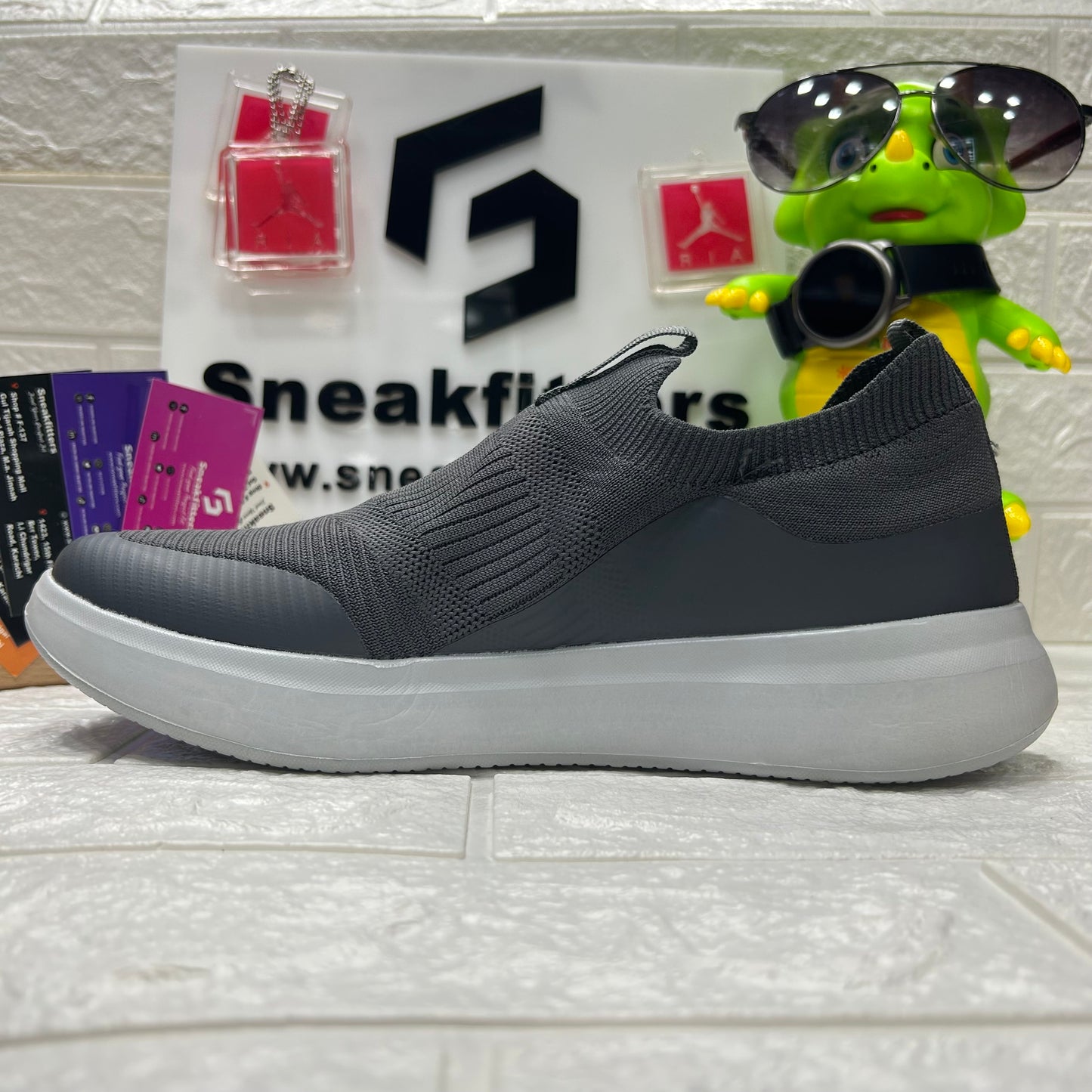Skecher - Relaxed Fix - Gray White