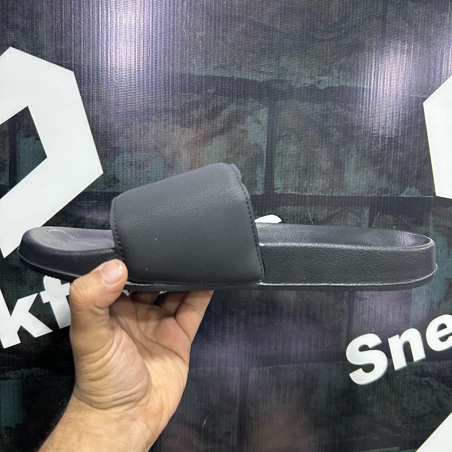 Ad - D7 - Slides - Black