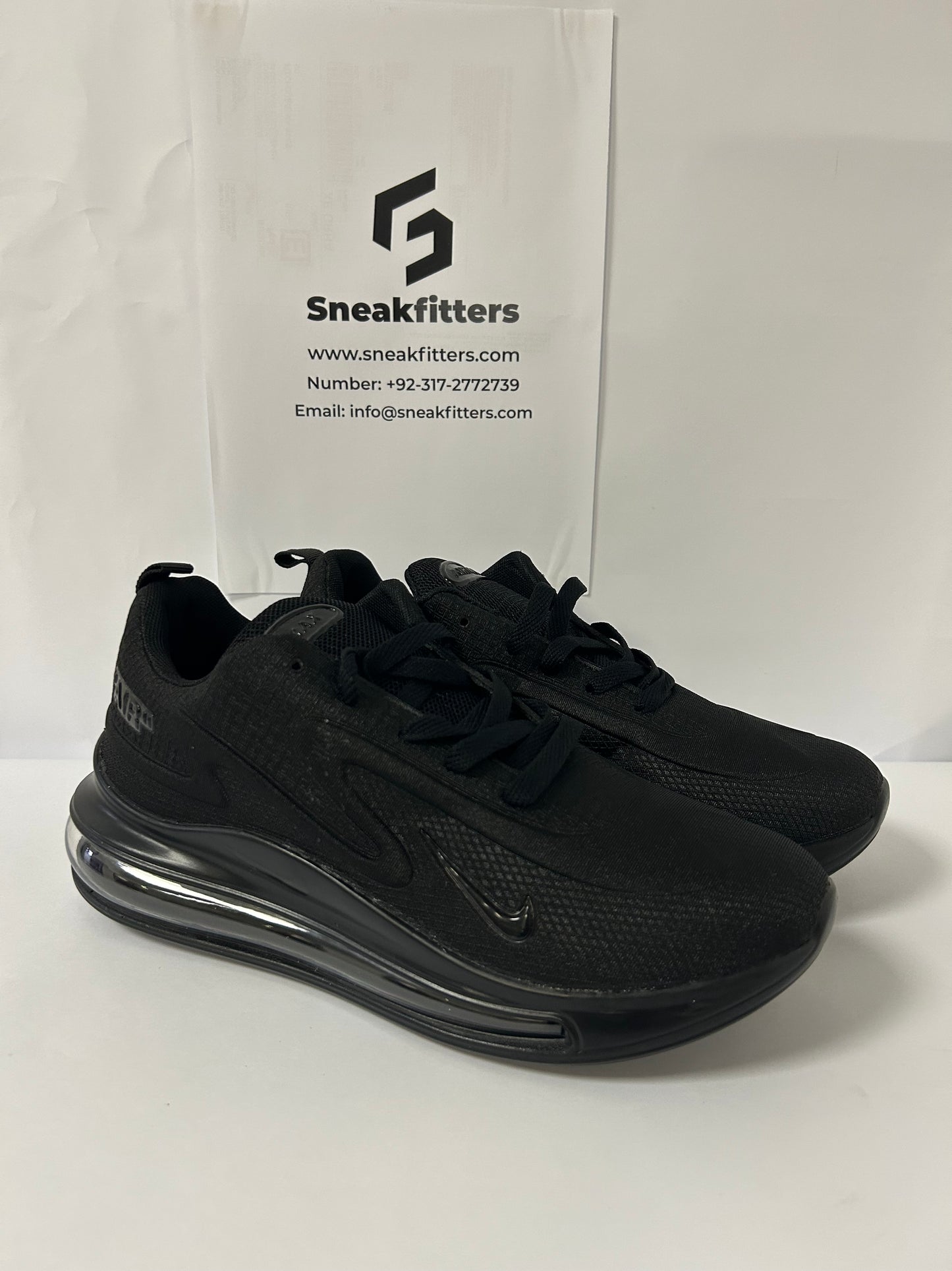 NKE Air Max 720 - All Black