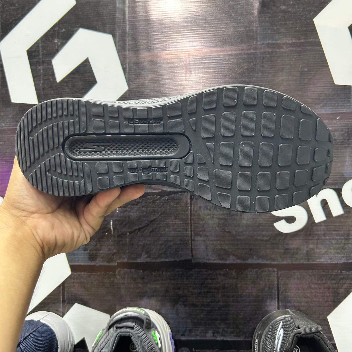 Skechers - Slip Ins - Carbon Infuseo - Black