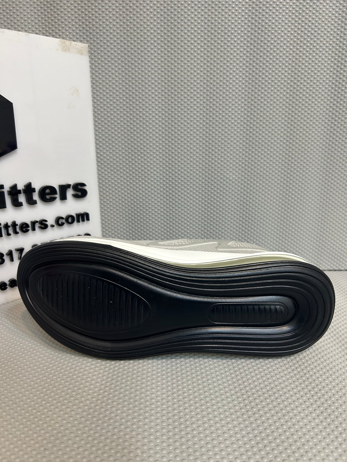 NKE Air Max 720 - Grey