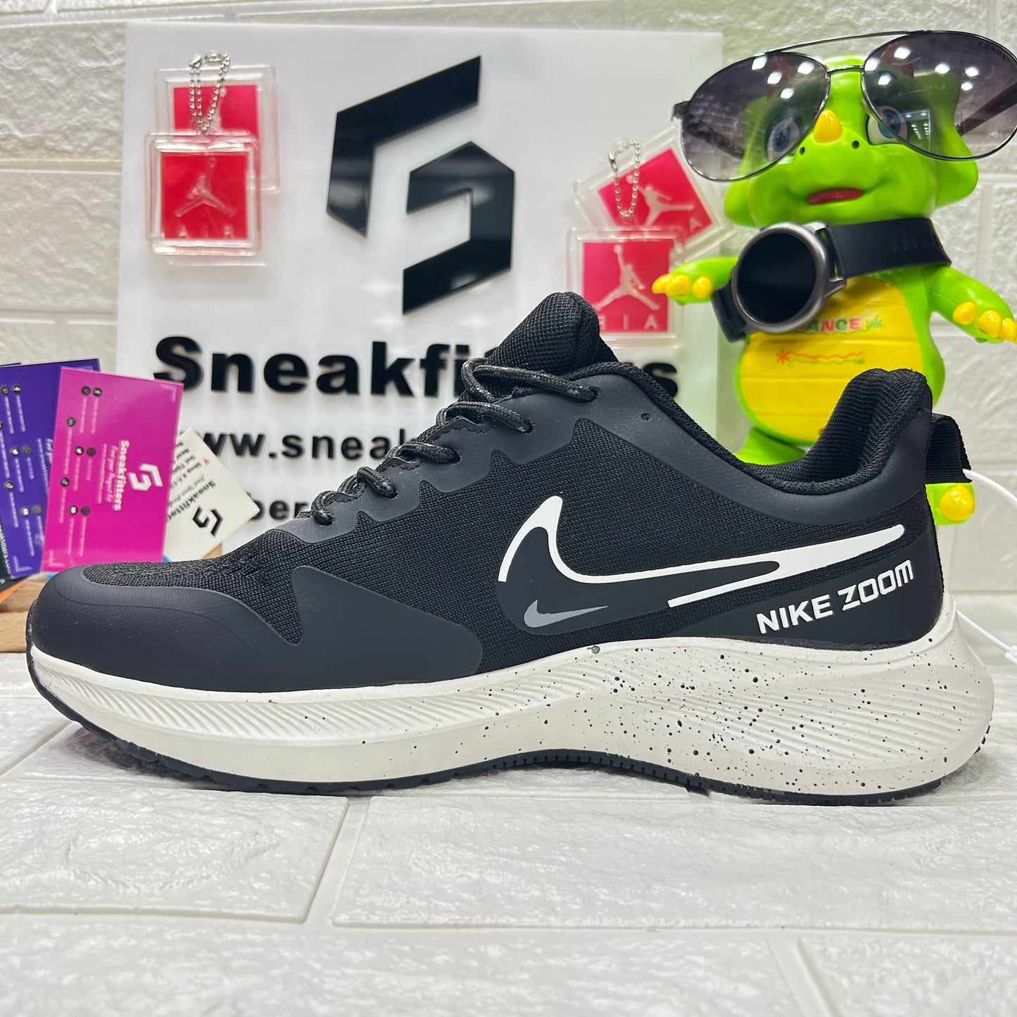 NK - Air Zoom - Black / White