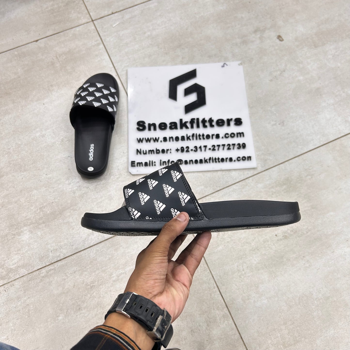 AD - D2 - Black