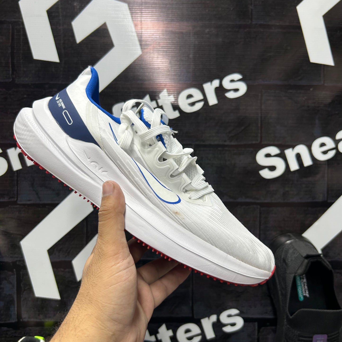 NK - Winflo 09 - White Blue