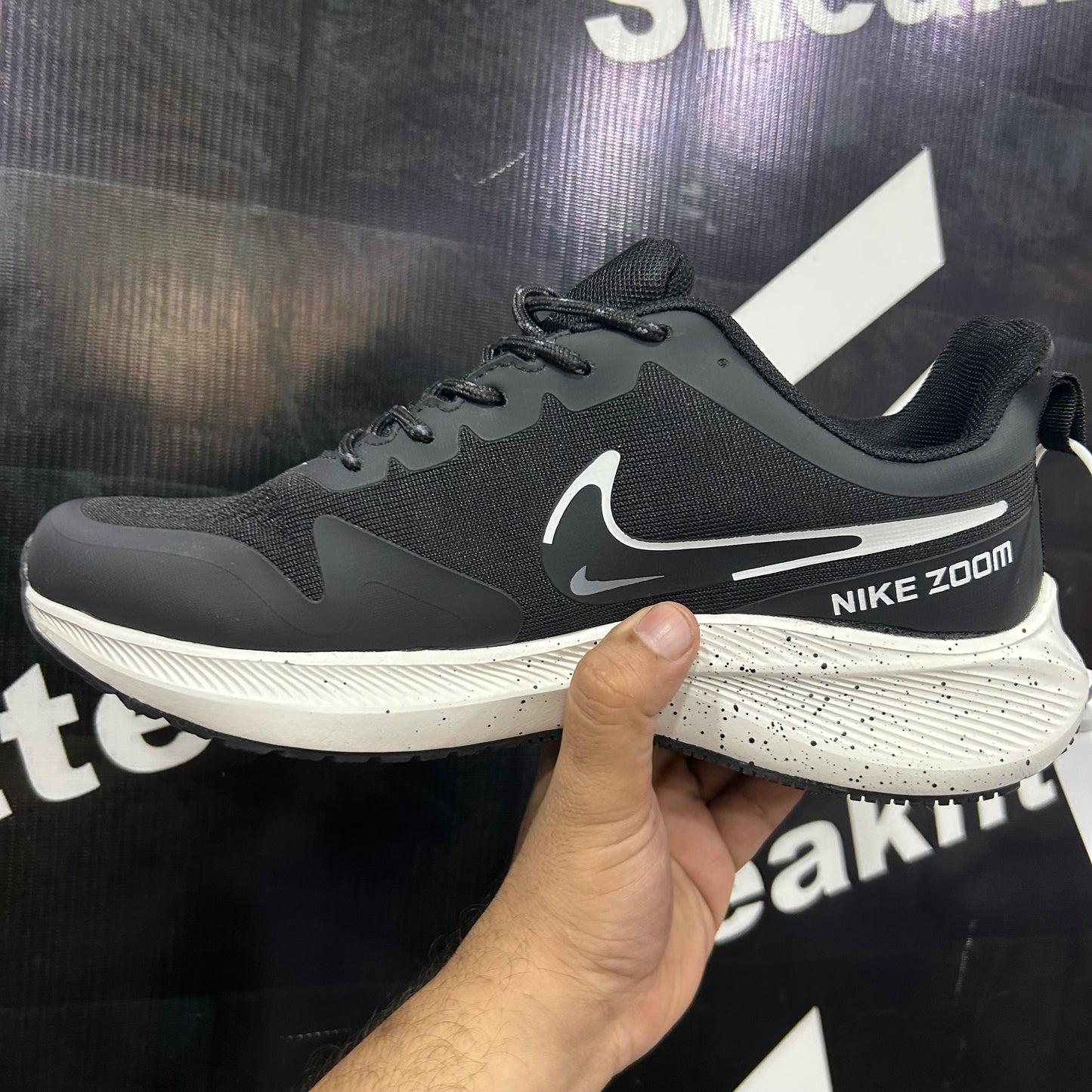 NK - Air Zoom - Black / White