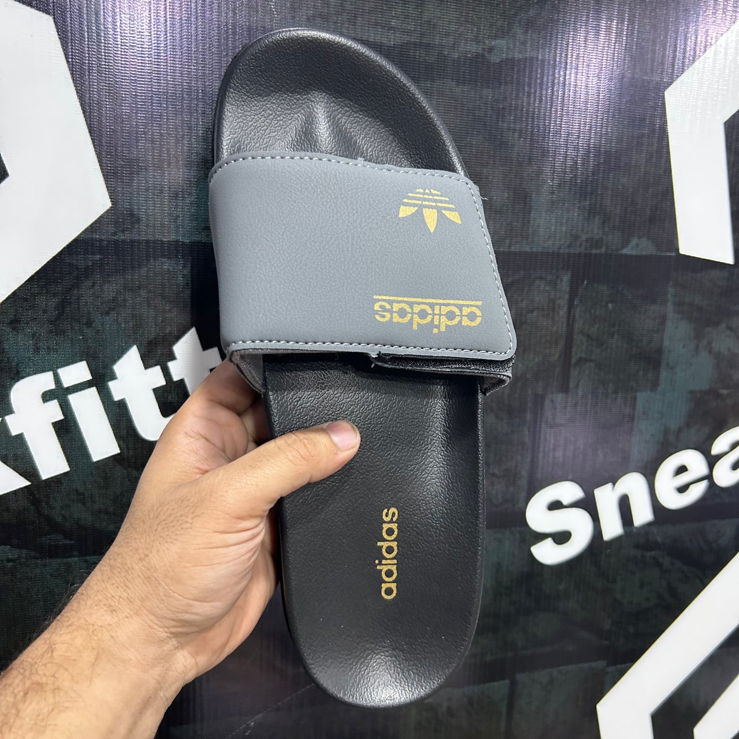 Ad - D7 - Slides - Gray
