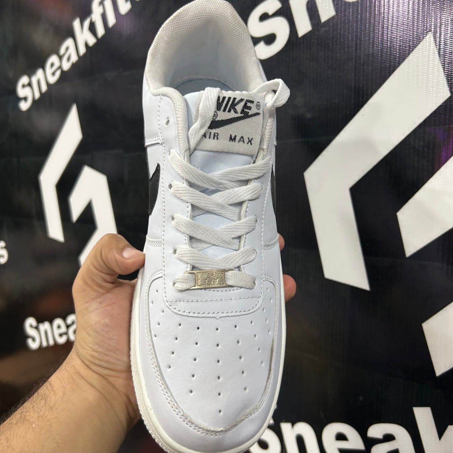 NKE Airforce 1 - White with Black Tick