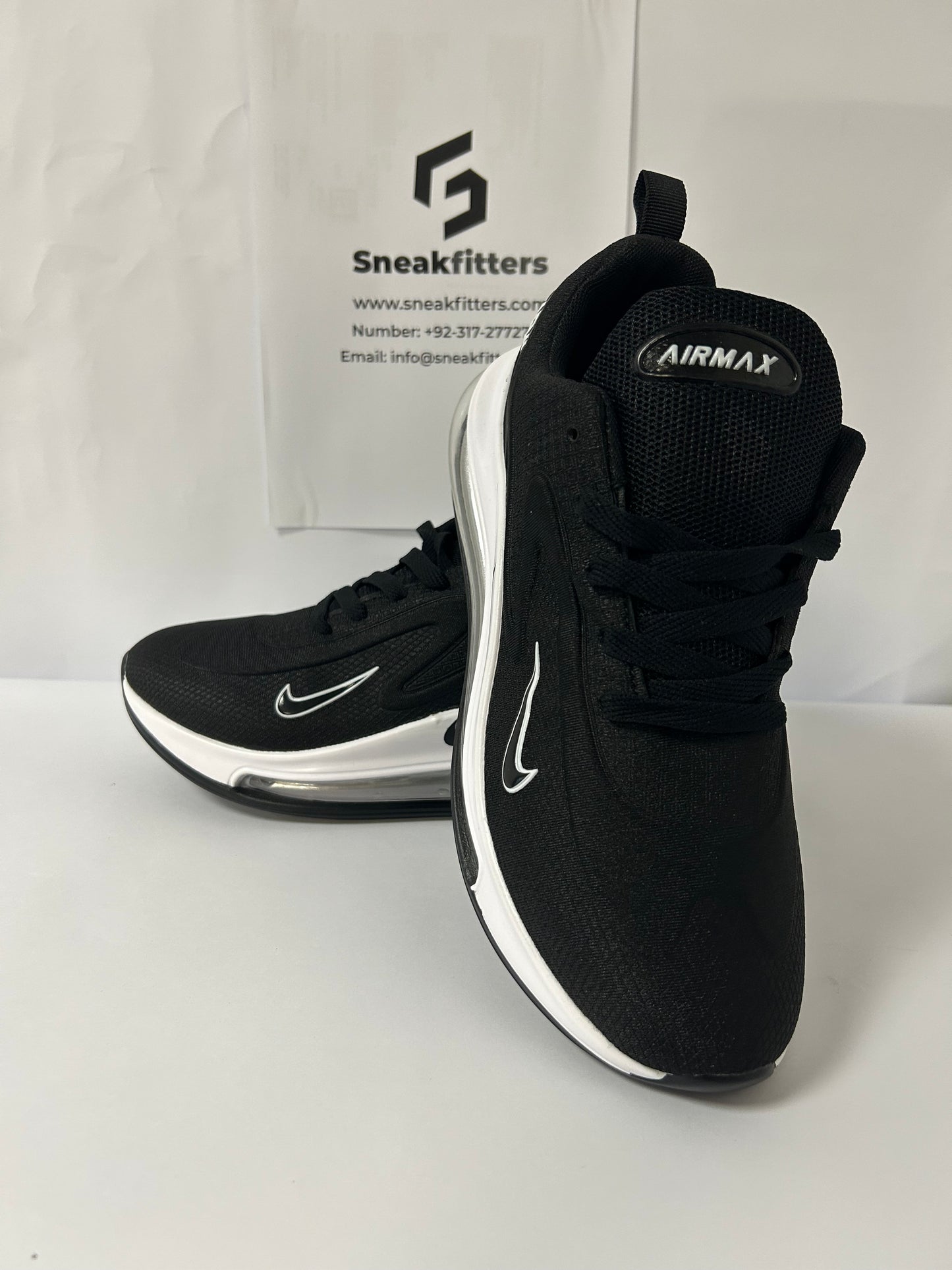 NKE Air Max 720 - Black White