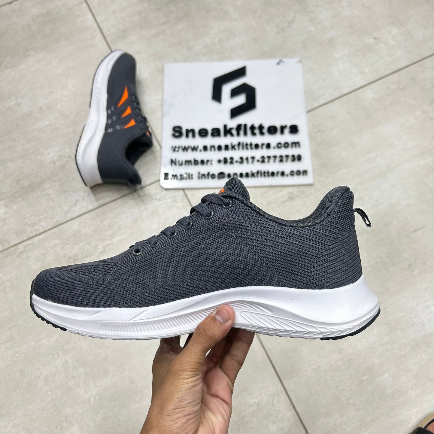 AD - Running - Gray White