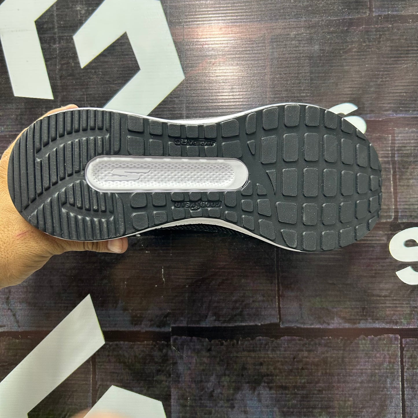 Skechers - Slip Ins - Carbon Infuseo - Black White