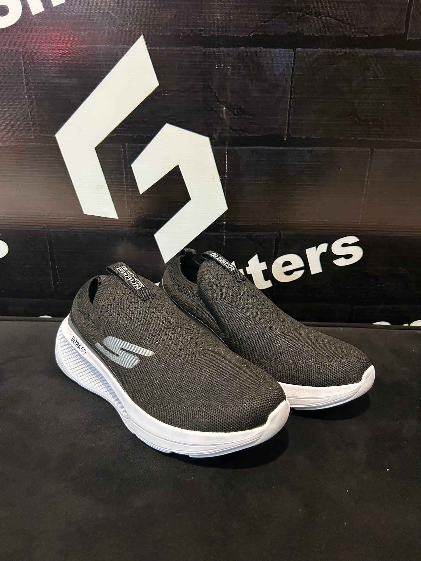 Skecher - Ultra Go - Upraise - Black White