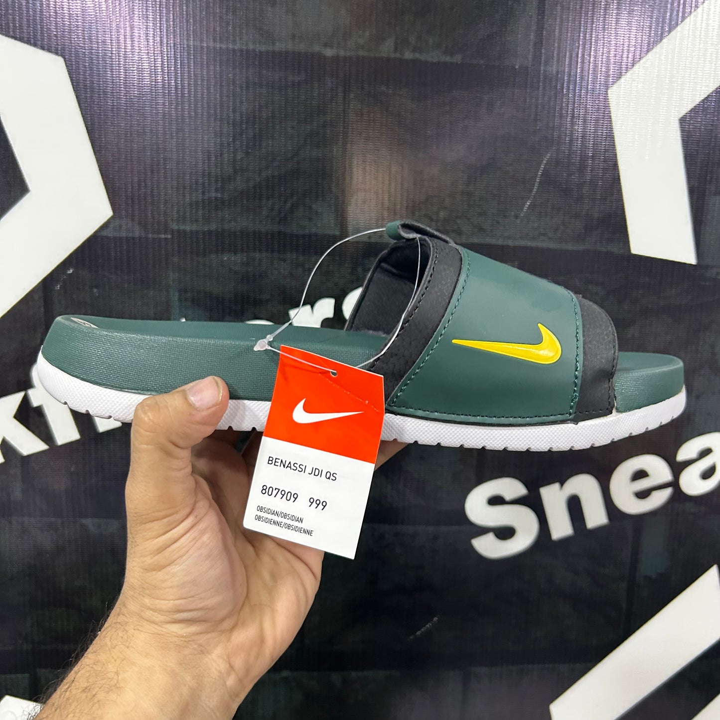 NKE - Slides - D7 - Green