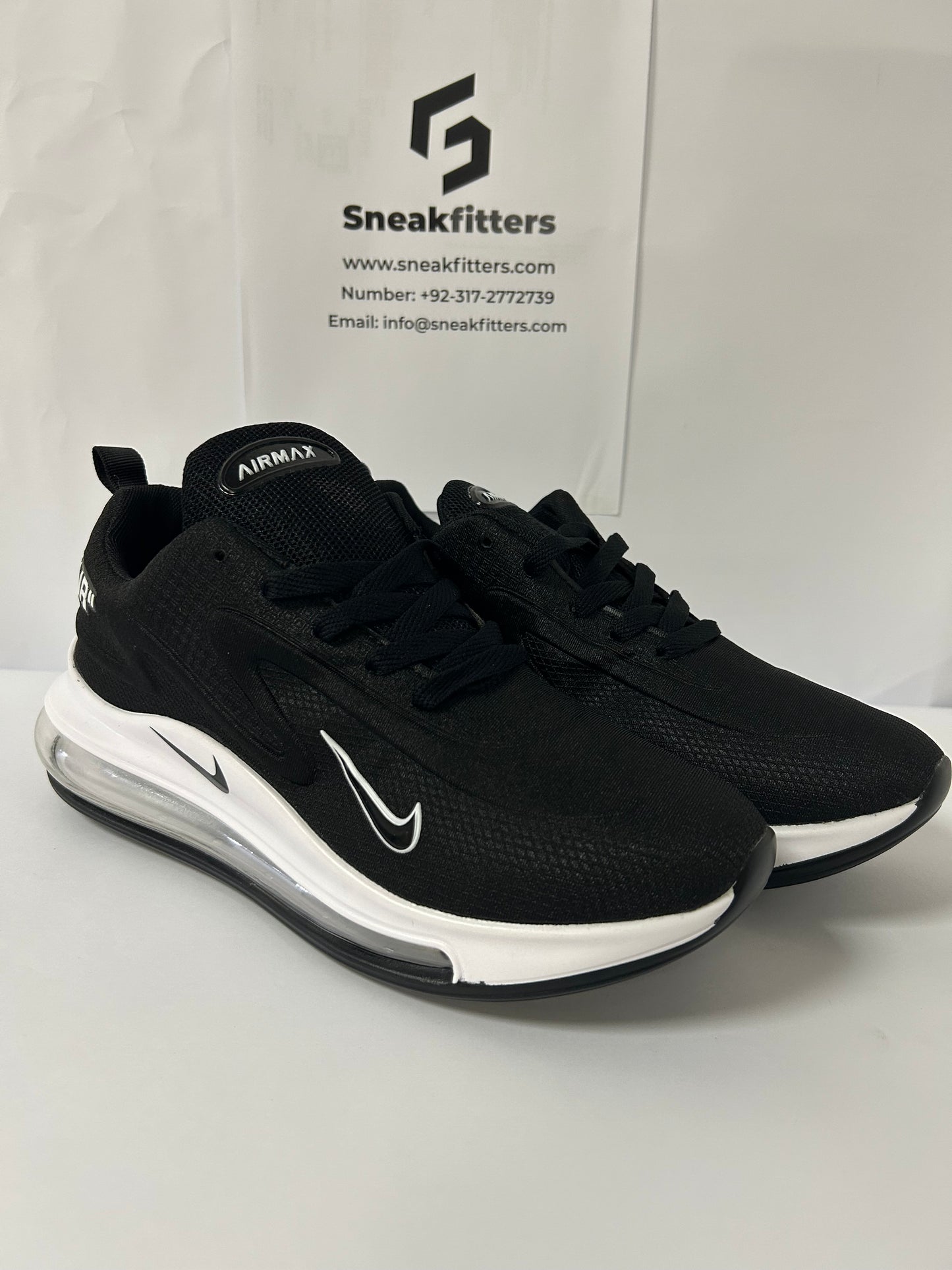 NKE Air Max 720 - Black White