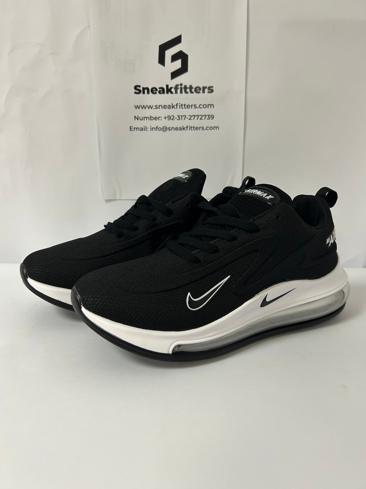 NKE Air Max 720 - Black White