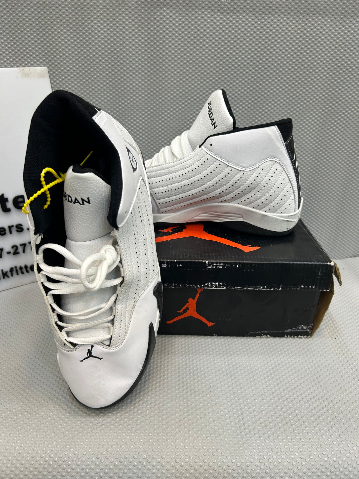 AR JDN 14 - Retro - White Black