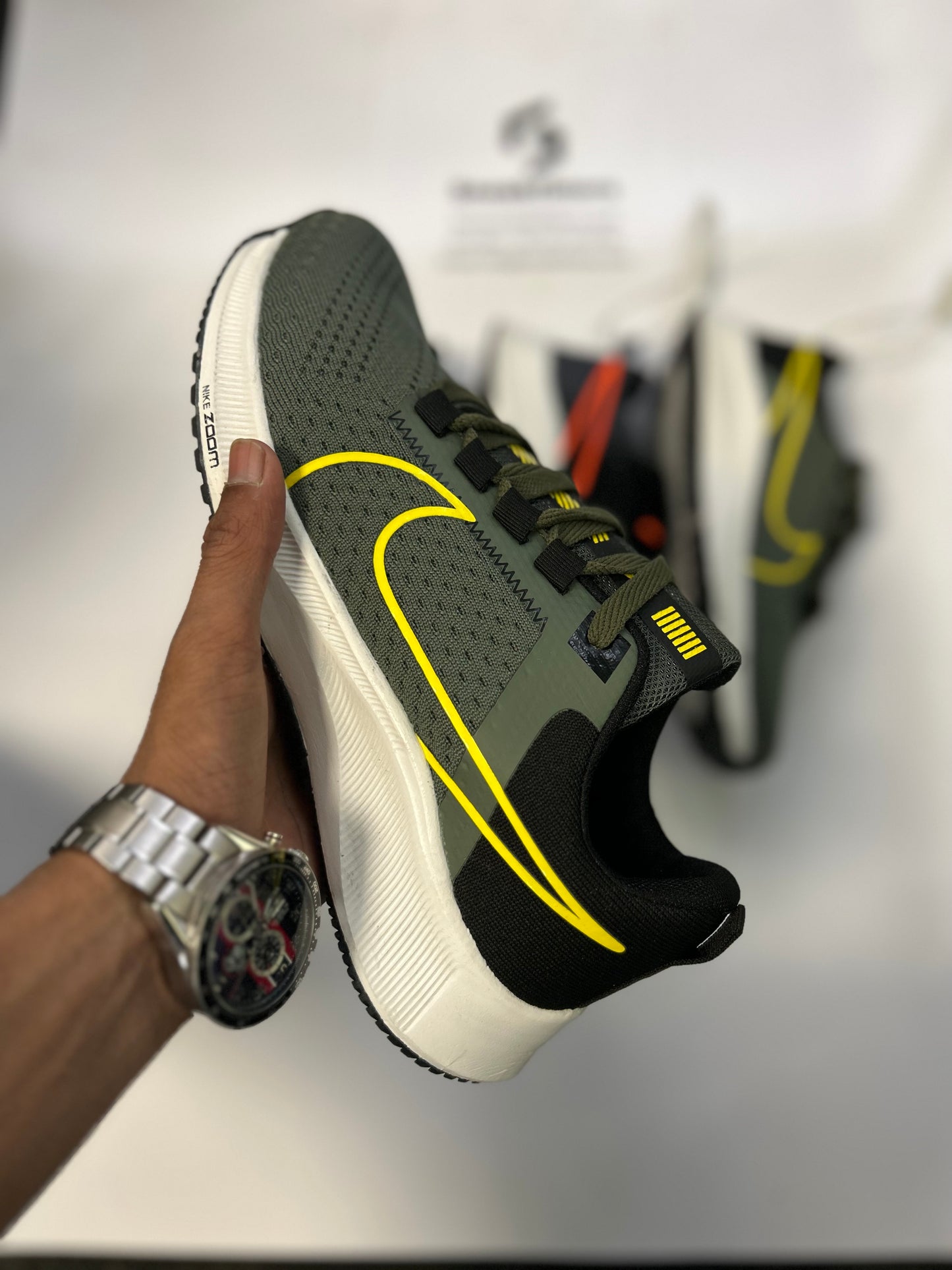 NKE Zoom -  Downshifter - Olive