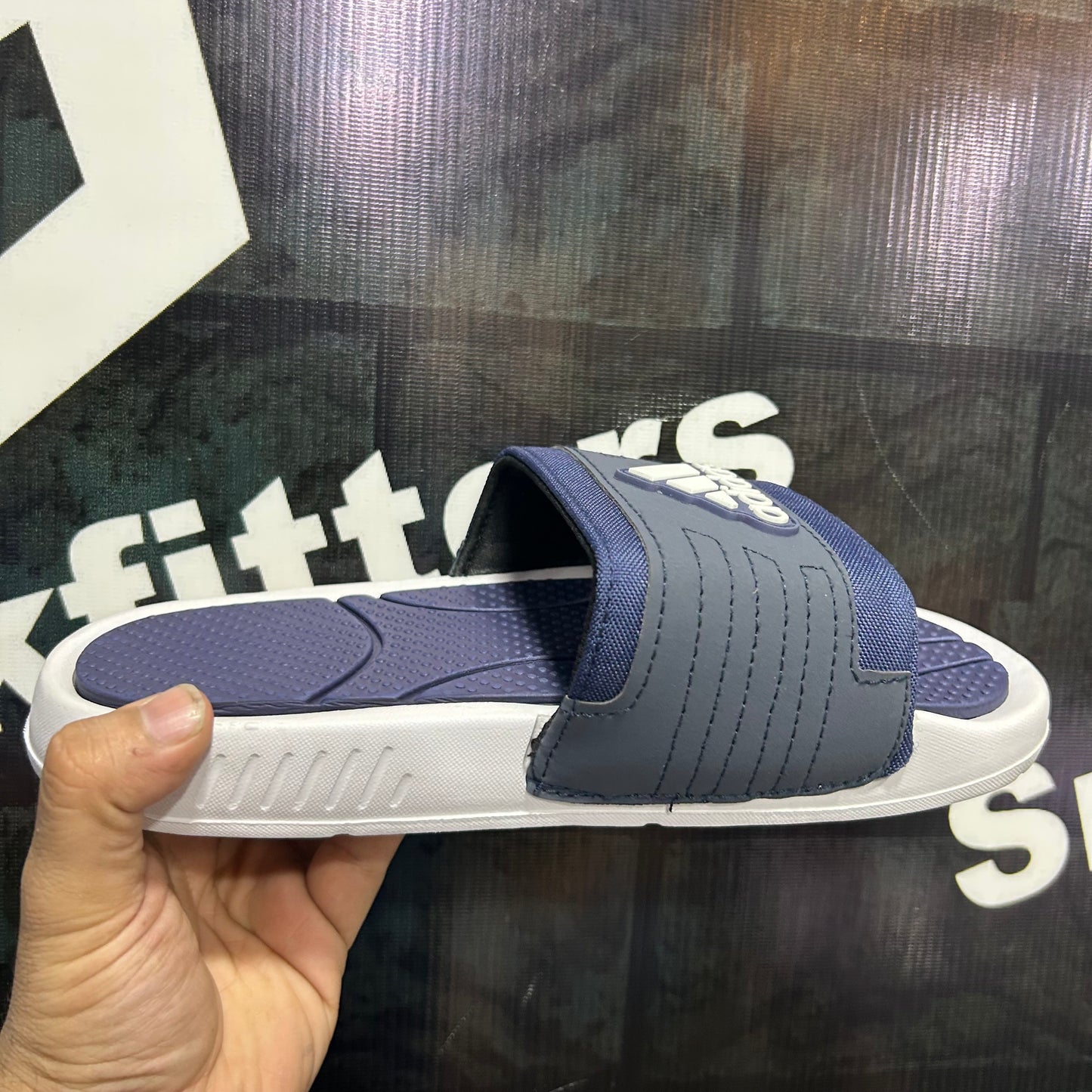Ad - D1 - Slides - Blue / White