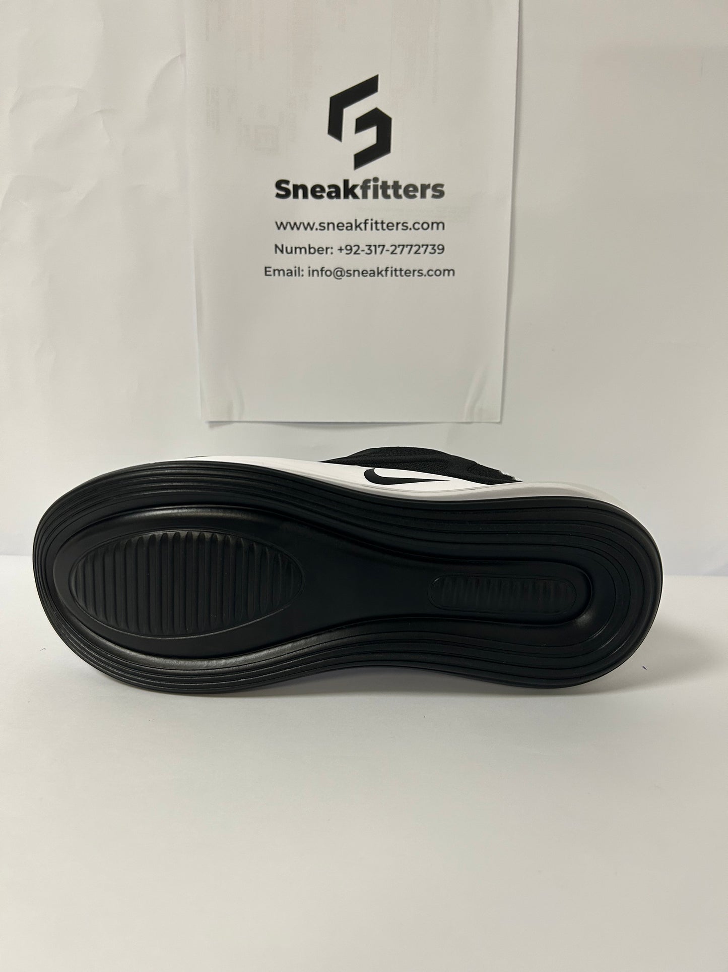 NKE Air Max 720 - Black White